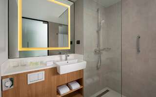 Отель Courtyard by Marriott Bucharest Floreasca Бухарест Стандартный номер с 1 кроватью размера «king-size»-1